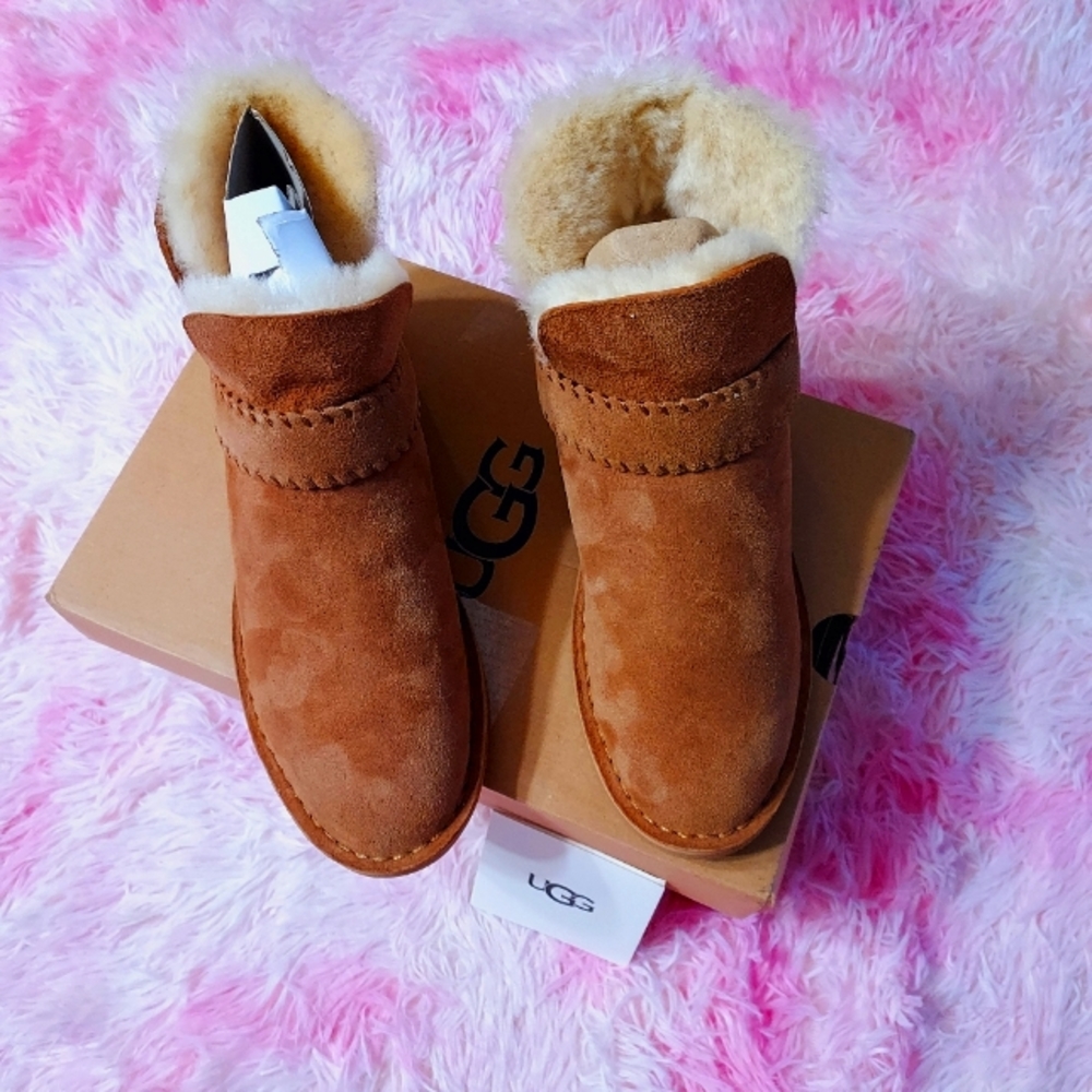 New with a box VICTORIA SECRET UGG  MCKY BOOTS